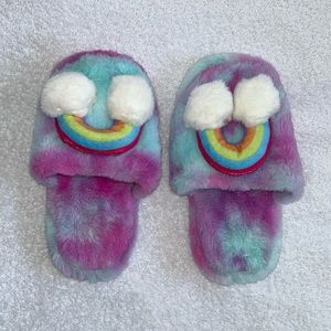 Girls Fuzzy Rainbow Slippers Size 2/3